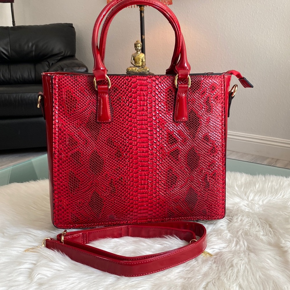 ♦️♦️LARGE RED SATCHEL PURSE♦️♦️